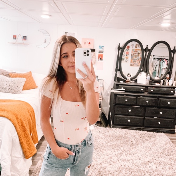 Urban Outfitters Cream Floral Bodysuit!! - Picture 8 of 8